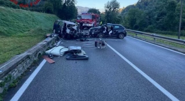 Soccorsi sul luogo del tragico incidente nel Varesotto Incidente Varese con vigili del fuoco e mezzi di soccorso