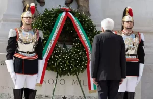 Festa della Repubblica, l’Italia celebra 80 anni di libertà: Mattarella e Meloni protagonisti delle celebrazioni del 2 giugno Sergio Mattarella depone la corona all'Altare della Patria per la Festa della Repubblica