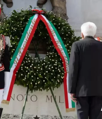 Festa della Repubblica, l’Italia celebra 80 anni di libertà: Mattarella e Meloni protagonisti delle celebrazioni del 2 giugno Sergio Mattarella depone la corona all'Altare della Patria per la Festa della Repubblica