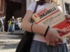 Maturità 2026 al via: da Pavese a Calabresi, ecco tutte le tracce della prima prova scritta Studentessa entra a scuola con il vocabolario per la prima prova della Maturità 2026