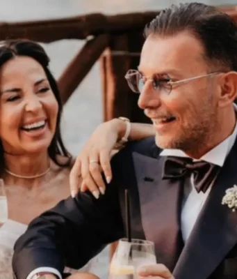 Nozze d’Argento in Costiera: Ludovico Franco e Titti Garofalo festeggiano 25 anni d’amore al BikiniVICO EQUENSE Ludovico Franco e Titti Garofalo durante la festa per i 25 anni di matrimonio al Bikini di Vico Equense
