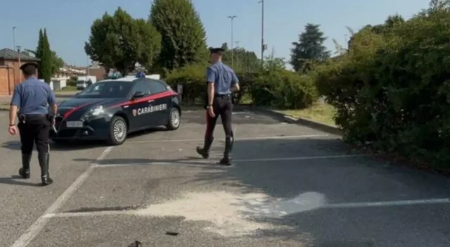 Omicidio nel parcheggio di Zibido San Giacomo Carabinieri e soccorritori nel parcheggio dove è stato ucciso Claudio Miranda