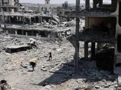 Tregua tra Israele e Libano, ma Gaza brucia ancora: raid su un palazzo, morti anche bambini Raid su Gaza City con edificio distrutto e civili tra le macerie