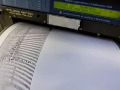 Terremoto in Calabria, forte scossa di magnitudo 6.2 avvertita in tutto il Sud terremoto Calabria magnitudo 6.2 registrato dal sismografo (Foto Ansa)