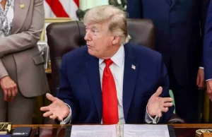 Trump esulta sull’Iran: «Abbiamo vinto da soli, Europa irrilevante». Accordo vicino, attesa per il sì di Teheran Trump Iran accordo guerra Stati Uniti