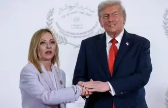 Trump attacca Meloni: “L’Italia non ci ha difeso”. Palazzo Chigi sceglie il silenzio Donald Trump e Giorgia Meloni durante un incontro istituzionale