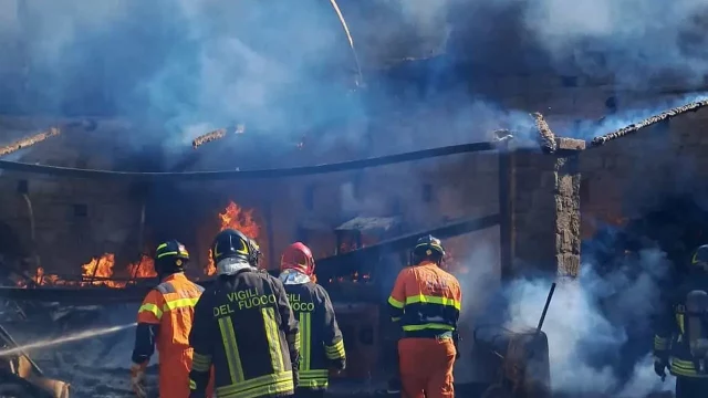 Incendio Forio con intervento dei Vigili del Fuoco