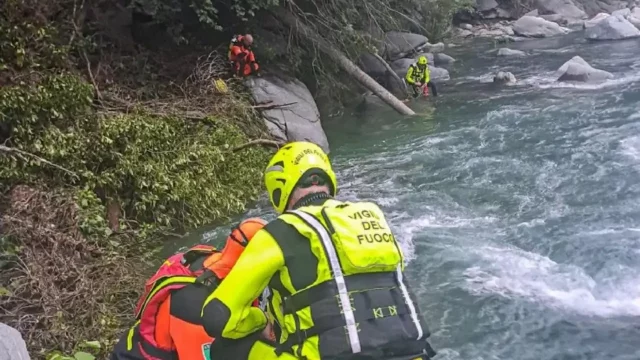 Vigili del Fuoco impegnati nelle ricerche nel torrente Chisone vigili del fuoco cercano Pasquale Sarli nel torrente Chisone