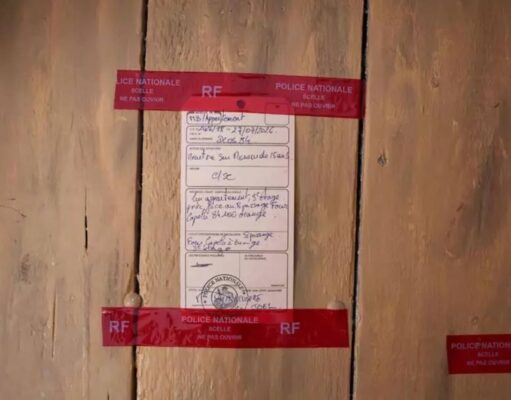 Orange, trovati i corpi di cinque neonati in un appartamento: aperta un’inchiesta per omicidio Orange, cinque neonati trovati in scatole di cartone