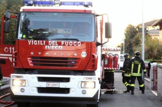 Velletri, 13 persone evacuate per un rogo nella zona delle palazzine popolari