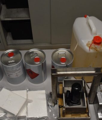 Quasi 5 kg di cocaina sequestrati nel Novarese: tre arresti, scoperto un laboratorio della droga Novarese, tre arresti per droga