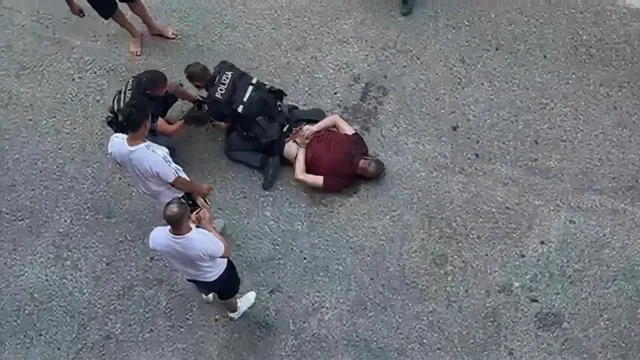 Fermo di Abderrahim Fakir a Bologna Polizia immobilizza Abderrahim Fakir
