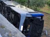 Autobus si ribalta vicino a Formia: un passeggero morto e due feriti, tra le ipotesi un malore dell’autista Autobus ribaltato dopo l'incidente avvenuto a Formia
