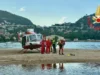 Bambina di 9 anni scompare nel lago di Como dopo un tuffo: ricerche disperate, il bagno era vietato Elisoccorso lago di Como