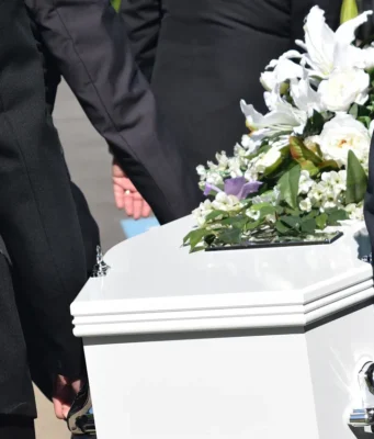 Caserta piange Angela Giaquinto: morta a soli 12 anni, comunità sotto choc Funerali Angela Giaquinto Caserta
