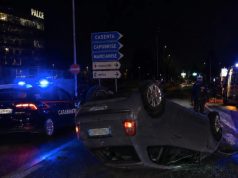 Gemelle coinvolte in un drammatico incidente sul viale Carlo III: Rosa Rossetti muore a 21 anni, ferita la sorella Auto ribaltata nell'incidente sul viale Carlo III a Marcianise