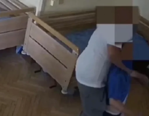 Pazienti picchiati e abusi in strutture socio-sanitarie dell’Agro Aversano: quattro arresti e un divieto di dimora Maltrattamenti Agro Aversano