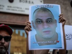Morte Abderrahim Fakir, sei iscritti nel registro speciale. Bologna si spacca tra dolore e scontri: Meloni chiede la verità Manifestazione Bologna Fakir