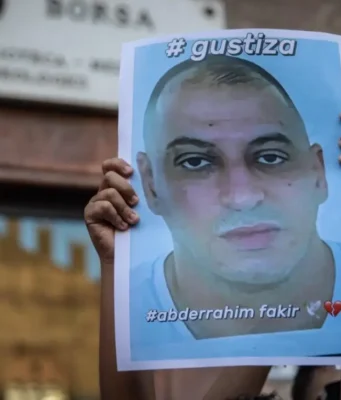 Morte Abderrahim Fakir, sei iscritti nel registro speciale. Bologna si spacca tra dolore e scontri: Meloni chiede la verità Manifestazione Bologna Fakir