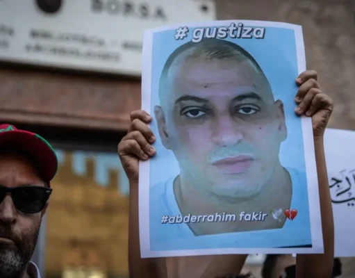 Morte Abderrahim Fakir, sei iscritti nel registro speciale. Bologna si spacca tra dolore e scontri: Meloni chiede la verità Manifestazione Bologna Fakir