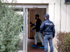 Uccide la moglie nel sonno e poi si suicida: Roberto Rizzioli spara a Gianna Galletti, la donna era gravemente malata Polizia sul luogo dell'omicidio suicidio a Bologna