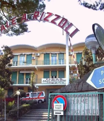 Ischia, sei minorenni in ospedale dopo una serata in discoteca: tre in coma etilico, indagini sul locale Ospedale Anna Rizzoli Ischia ricovero minorenni