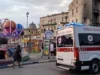 Ragazzo muore folgorato al luna park mentre gioca al punching ball: aveva 15 anni, si indaga sul corto circuito Ambulanza e soccorritori al luna park di Spotorno dopo la morte del ragazzo di 15 anni.