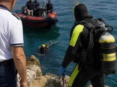 Cadavere in mare sul lungomare di Napoli: recuperato il corpo di un giovane, indagini sull’identità Recupero cadavere in mare sul lungomare di Napoli