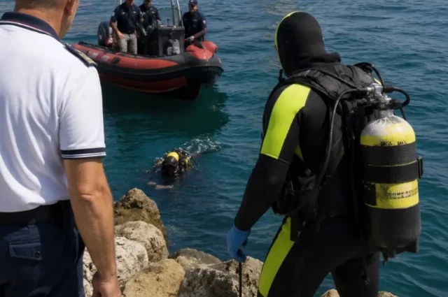 Recupero cadavere in mare sul lungomare di Napoli
