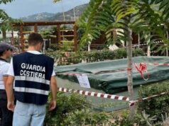 Tragedia in piscina, è morta la bambina rimasta incastrata nel bocchettone: aveva 11 anni, donati gli organi Soccorsi e Guardia Costiera nell'area della piscina di Sestri Levante dopo il tragico incidente che ha coinvolto una bambina di 11 anni.