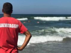 Marina di Andora, turista e bagnino muoiono in mare: tragedia sulla spiaggia della Sacra Famiglia Marina di Andora, bagnino muore insieme all'uomo che ha cercato di salvare