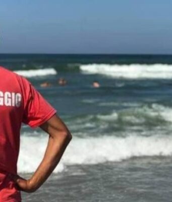 Marina di Andora, turista e bagnino muoiono in mare: tragedia sulla spiaggia della Sacra Famiglia Marina di Andora, bagnino muore insieme all'uomo che ha cercato di salvare