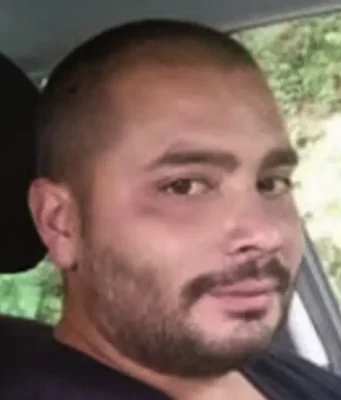 Picchiato fuori dalla discoteca, torna a casa e muore a 34 anni: Antonio Perrotta lascia un figlio di pochi mesi Antonio Perrotta morto a 34 anni dopo il pestaggio fuori da una discoteca a Sangineto