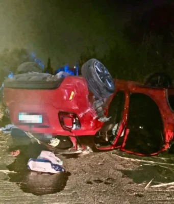 Auto si ribalta sulla provinciale a Sannicandro di Bari: morti padre e figlia di 14 anni Auto ribaltata sulla provinciale 236 a Sannicandro di Bari