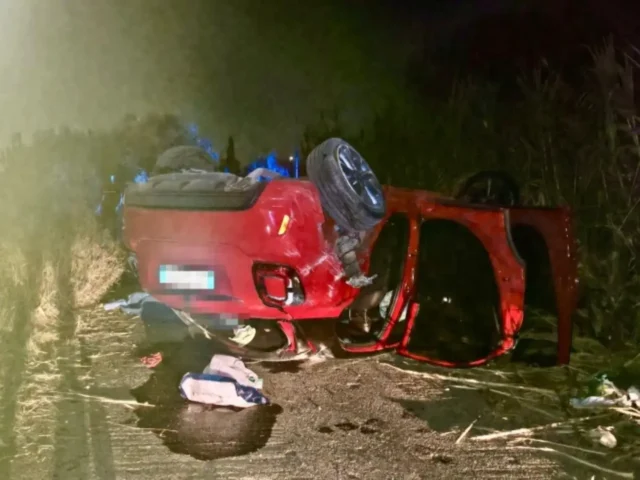 Incidente sulla provinciale 236 a Sannicandro di Bari Auto ribaltata sulla provinciale 236 a Sannicandro di Bari
