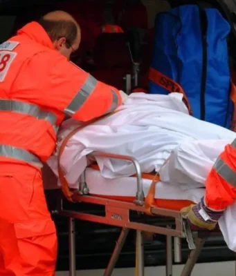 Tragedia a Baia Felice, ragazza di 17 anni trovata morta in casa: Giulia Persico era in vacanza con la famiglia Soccorsi del 118 a Baia Felice dove è morta Giulia Persico a 17 anni