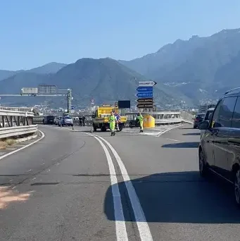 Sorrentina, minivan contro scooter: Ciro Sannino muore a 59 anni Soccorsi sul luogo dell'incidente sulla Statale 145 Sorrentina