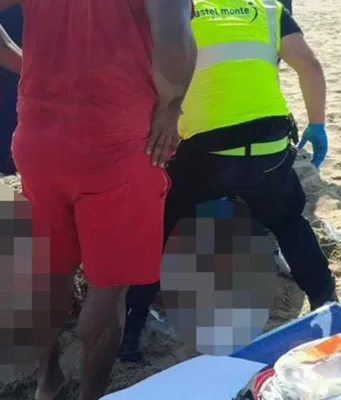 Capaccio Paestum, malore improvviso mentre è in mare: donna muore a 68 anni dopo la corsa in ospedale Soccorsi sulla spiaggia di Licinella dopo il malore di una donna di 68 anni