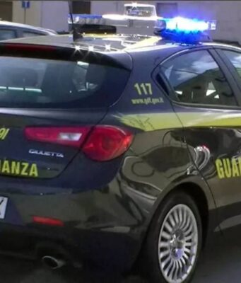 Catanzaro, associazione a delinquere e truffe sui fondi agricoli: 5 arresti e sequestri per oltre 36 milioni Catanzaro, cinque misure cautelari e maxi sequestro per truffe su fondi agricoli