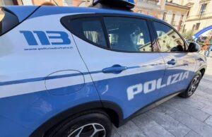 Roma, accoltella l’ex moglie al petto e poi fugge con il figlio: arrestato dopo 7 ore Fontana Candida, fugge con il figlio dopo aver accoltellato la ex compagna: preso dopo sette ore