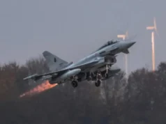 Allarme nei cieli Nato, caccia italiani abbattono un drone sulla Lituania: era entrato nello spazio aereo del Paese Caccia Eurofighter italiano della Nato in volo dopo l'allarme drone in Lituania
