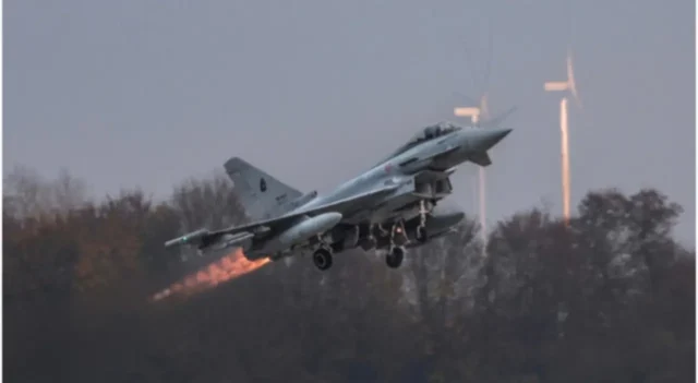 Caccia Eurofighter italiano della Nato in volo dopo l'allarme drone in Lituania