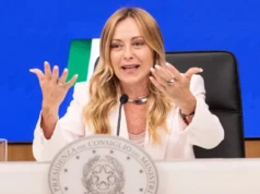 Bollo auto, stop dal 2027 per oltre il 70% delle vetture. Meloni: «Via una delle tasse più odiate» Giorgia Meloni in conferenza stampa annuncia l'esenzione dal bollo auto fino a 80 kW