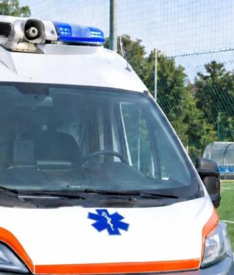 Cremеzzano, 13enne si accascia mentre gioca a calcio: arresto cardiaco, morto in ospedale Cremezzano, 13enne muore dopo un malore mentre giocava a calcio