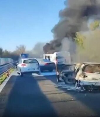 Assalto a un furgone portavalori sull’A14 a Foggia: mezzi incendiati e chiodi sulla strada Foggia, assalto ad un portavalori: mezzi in fiamme e chiodi sull'asfalto