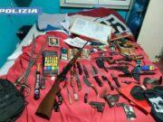Pavia, arrestato un 19enne vicino agli ambienti neonazisti: sequestrate armi e materiale di propaganda Arrestato19enne nel Pavese perchè in possesso di armi da fuoco e materiale neonaziosta