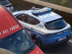 Incidente sul lavoro a Roma, esplode la sospensione di un camion: morto un uomo Roma: esplode la sospensione di un camion, morto un uomo