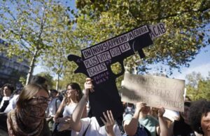 Strasburgo, scontri al corteo degli studenti: lacrimogeni e barricate vicino all’Università Strasburgo, scontri al corteo degli studenti