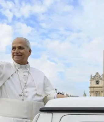 Papa Leone XIV ricoverato al Gemelli, operazione al polmone: una settimana di stop, cosa sappiamo Papa Leone XIV ricoverato al Gemelli per operazione a un nodulo al polmone