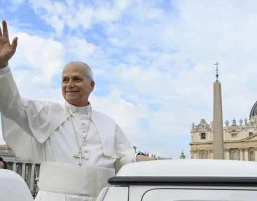 Papa Leone XIV ricoverato al Gemelli, operazione al polmone: una settimana di stop, cosa sappiamo Papa Leone XIV ricoverato al Gemelli per operazione a un nodulo al polmone